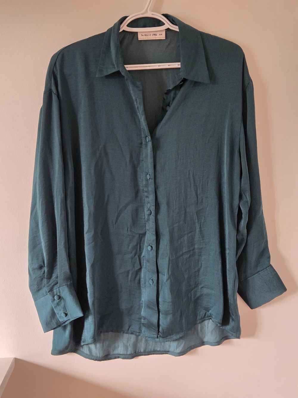 In April 1986 Deep Forest Green Satin Button Down Long Sleeve Blouse S/M